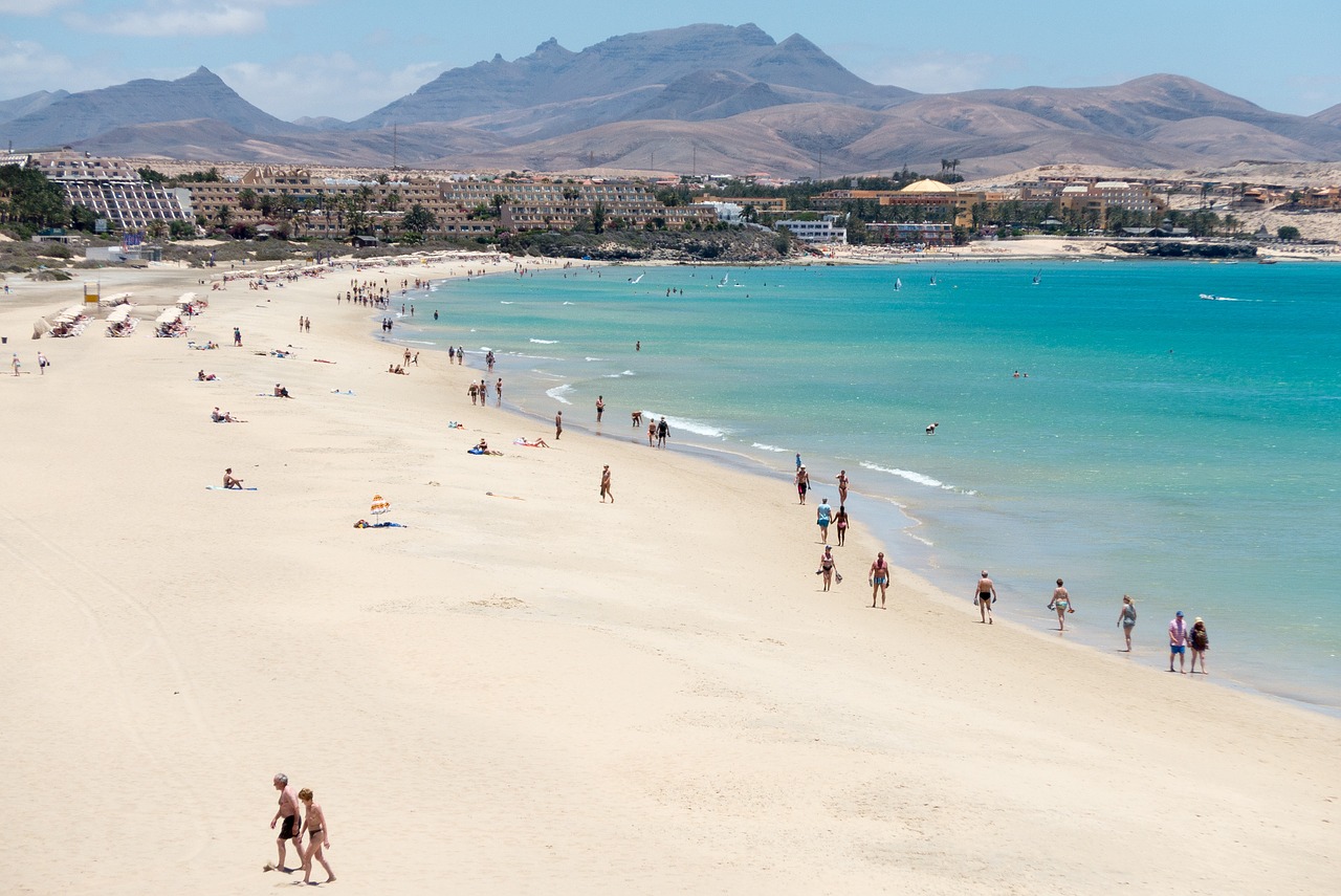 Una delle magnifiche spiagge di sabbia a Fuerteventura