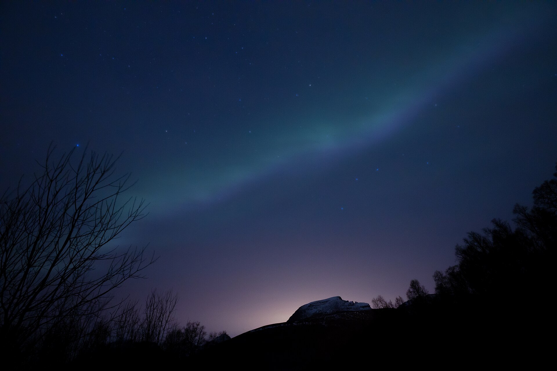 Aurora boreale nei cieli del nord Europa vicino a Nordkapp.