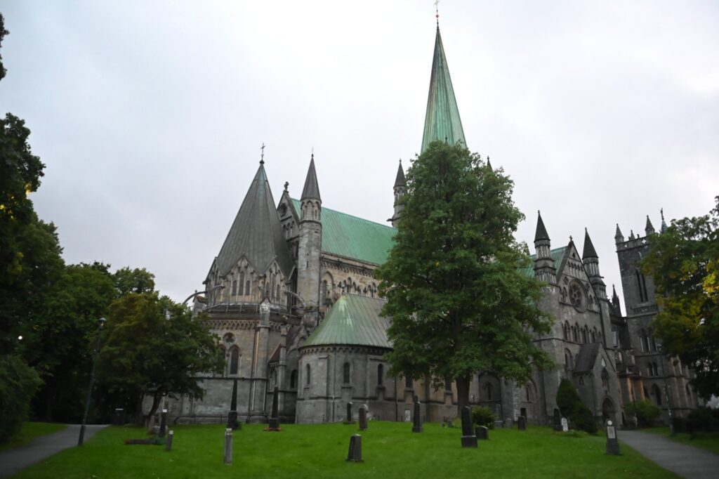 La cattedrale di Nidaros a Trondheim, meta del Cammino di Sant'Olav