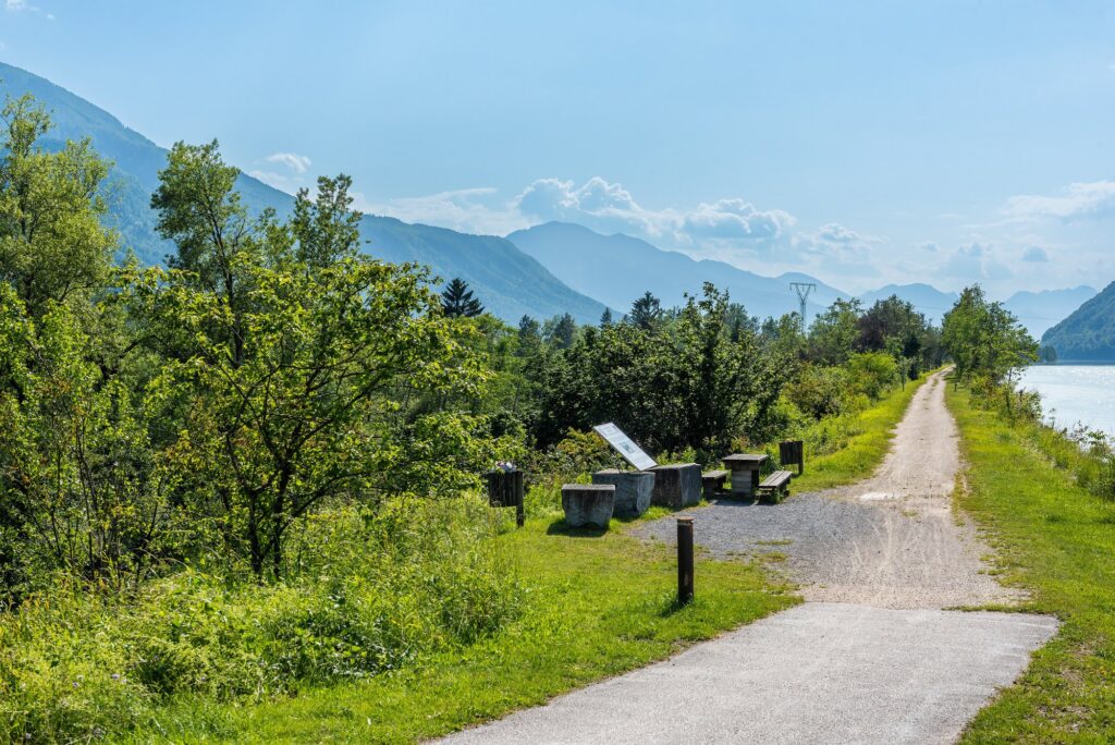 La ciclabile della Drava in Carinzia, tra il fiume, i prati e le montagne