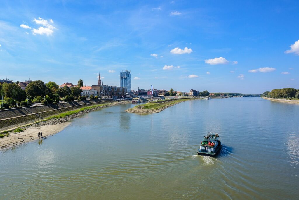 La Drava a Osijek, in Croazia, pochi chilometri prima della foce nel Danubio