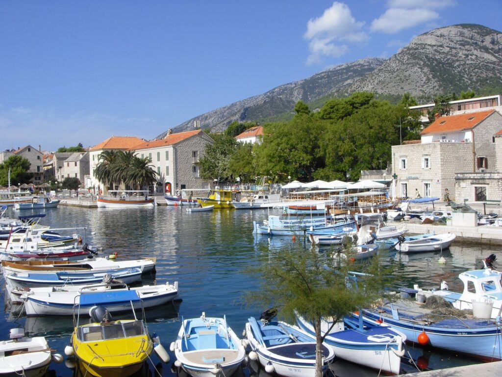 Il porticciolo di Vallo della Brazza (Bol) sull'isola di Brač