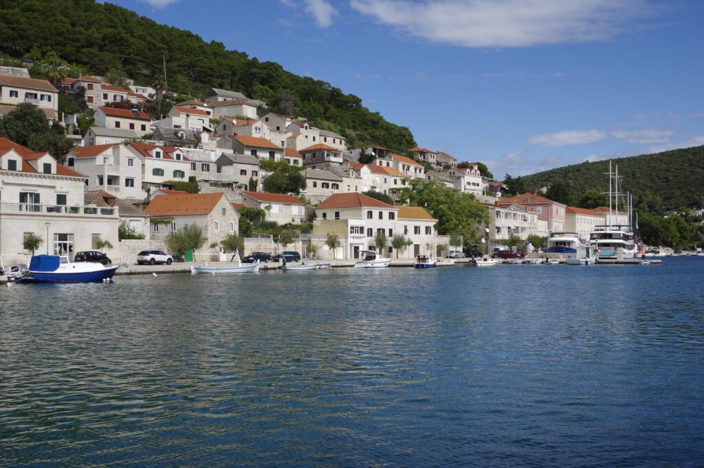 Il borgo di Pučišća, costruito con la pietra bianca dell'isola di Brač