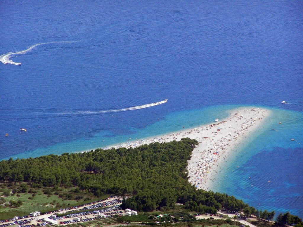 Zlatni Rat vista dalla cima di Vidova Gora, il punto più alto dell'isola di Brač