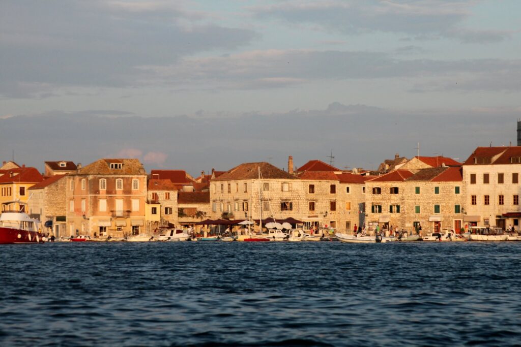 Il lungomare di Cittavecchia (Stari Grad) sull'isola di Hvar