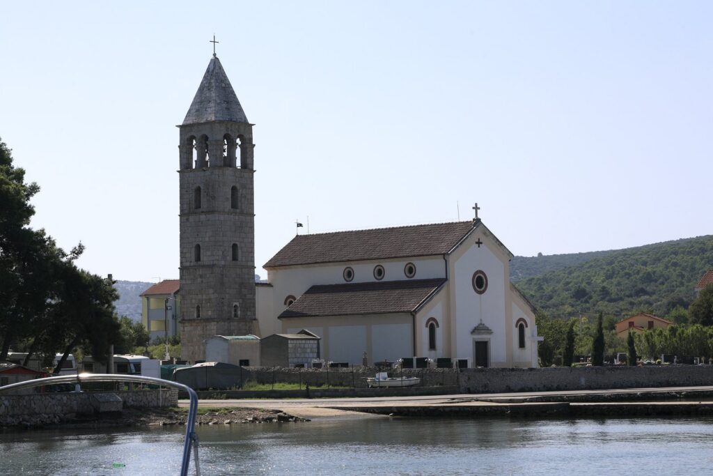 La chiesa di Santa Maria sulla baia di Lučina, nel paese di Pašman