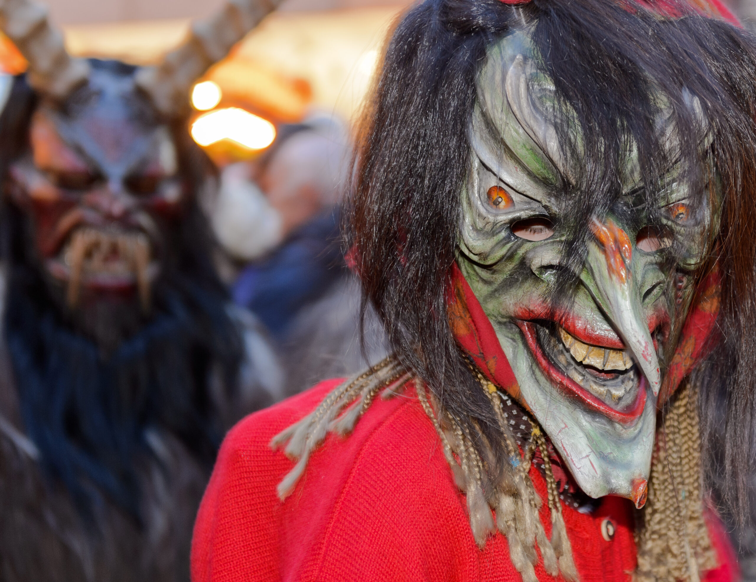 Le maschere del Krampuslauf in Marienplatz, a Monaco di Baviera.