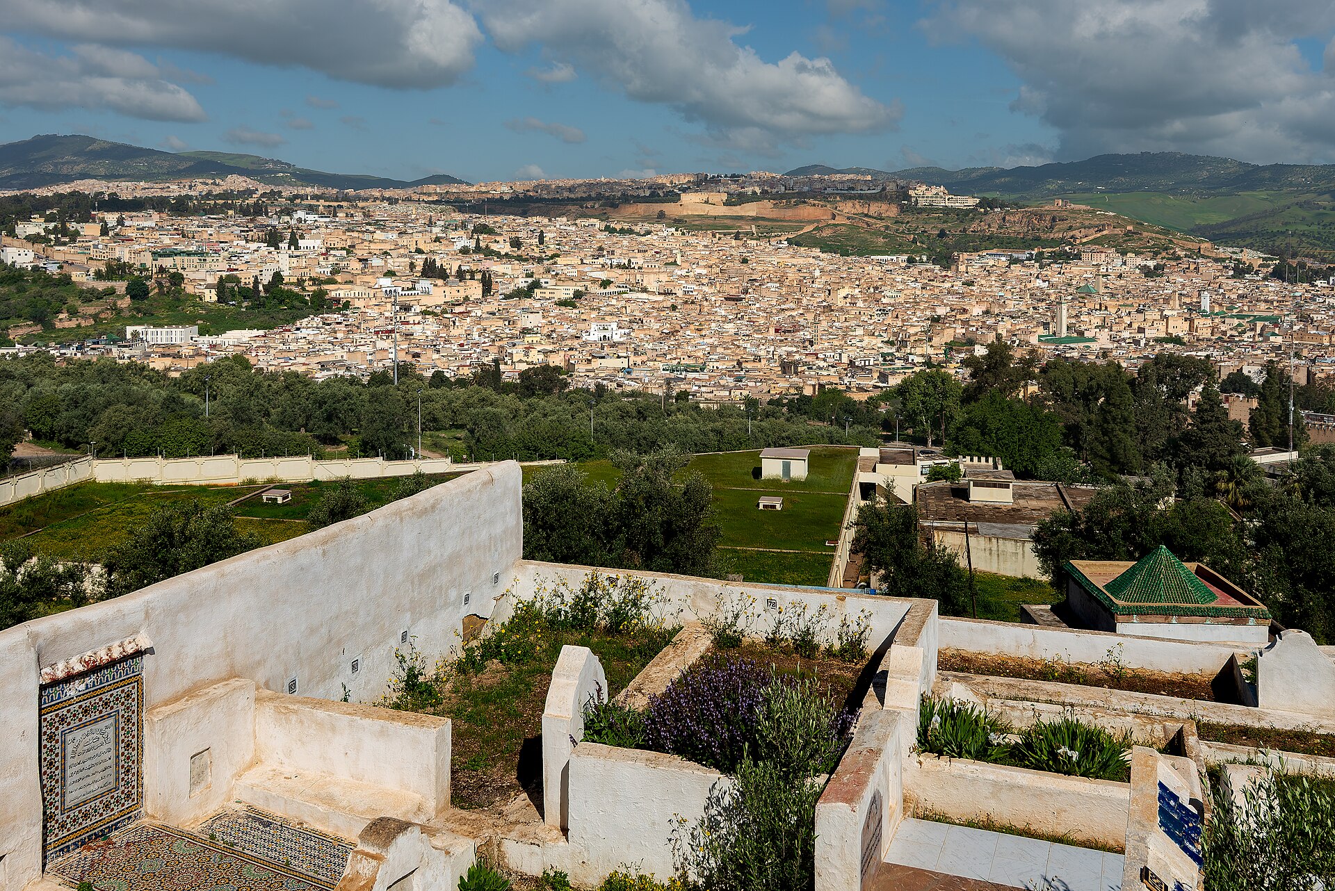Veduta panoramica della medina di Fès, il cuore antico della città marocchina.
