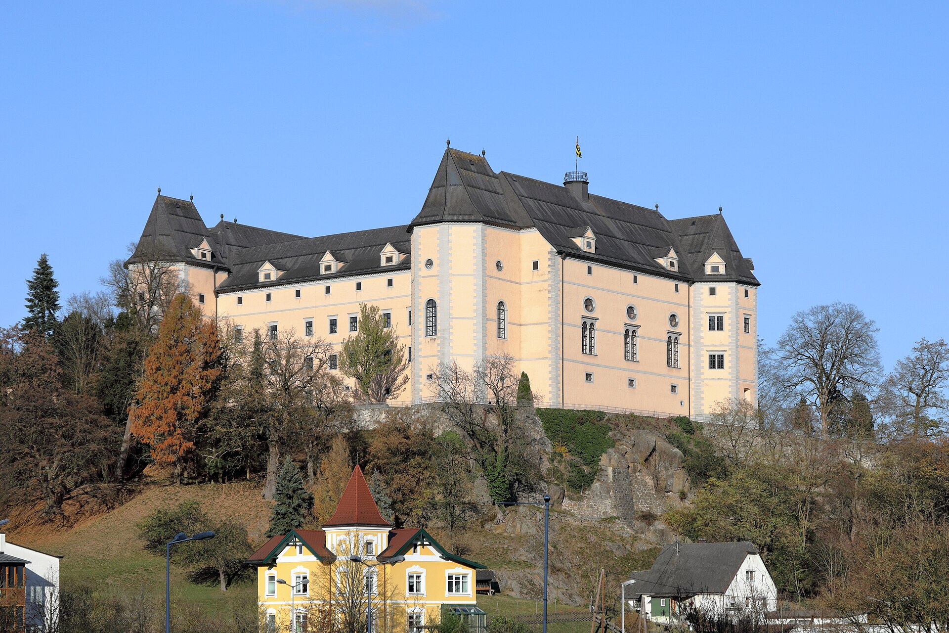 Il Schloss Grein, il castello più antico d'Austria, si erge maestoso su un promontorio che domina il corso del Danubio.