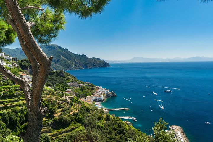 La Costiera Amalfitana, una delle riviere più famose del Mediterraneo